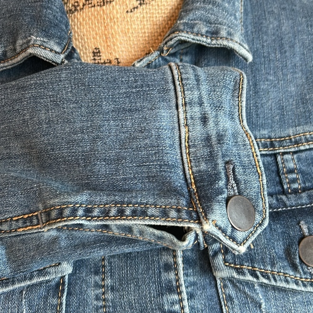 Kut from the Kloth blue jean jean jacket button closure two chest pockets - Picture 6 of 16